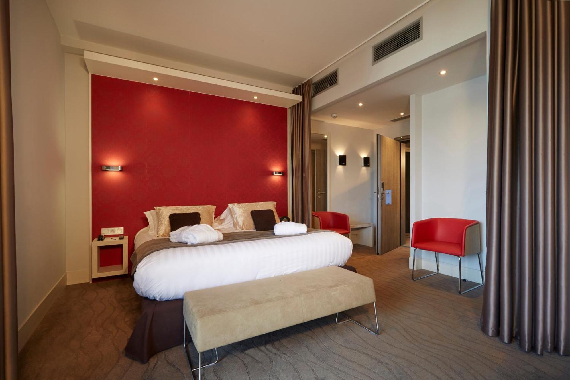 Kyriad Prestige Lyon Est - Saint Priest Eurexpo Hotel And Spa Kültér fotó